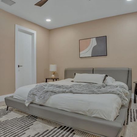 Stunning 2 Story Villa With Pool Fort Lauderdale Extérieur photo