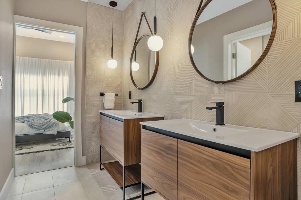 Stunning 2 Story Villa With Pool Fort Lauderdale Extérieur photo