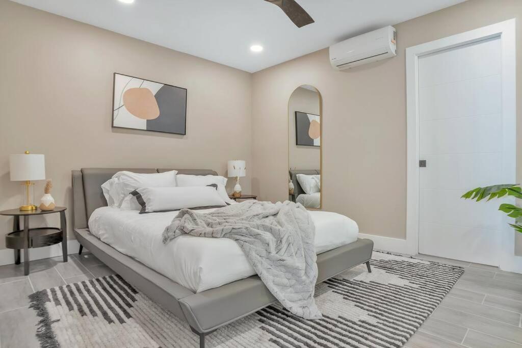 Stunning 2 Story Villa With Pool Fort Lauderdale Extérieur photo