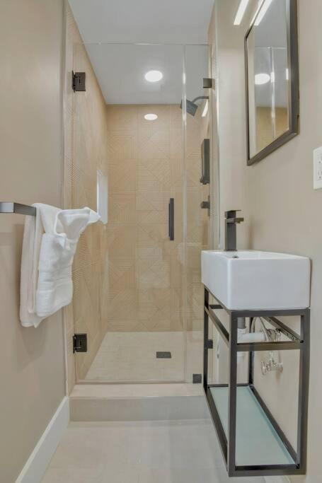 Stunning 2 Story Villa With Pool Fort Lauderdale Extérieur photo