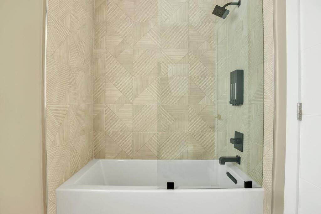 Stunning 2 Story Villa With Pool Fort Lauderdale Extérieur photo