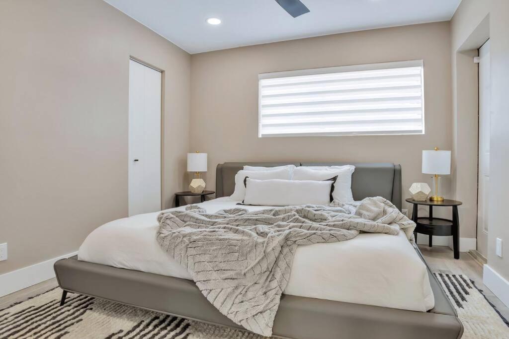 Stunning 2 Story Villa With Pool Fort Lauderdale Extérieur photo