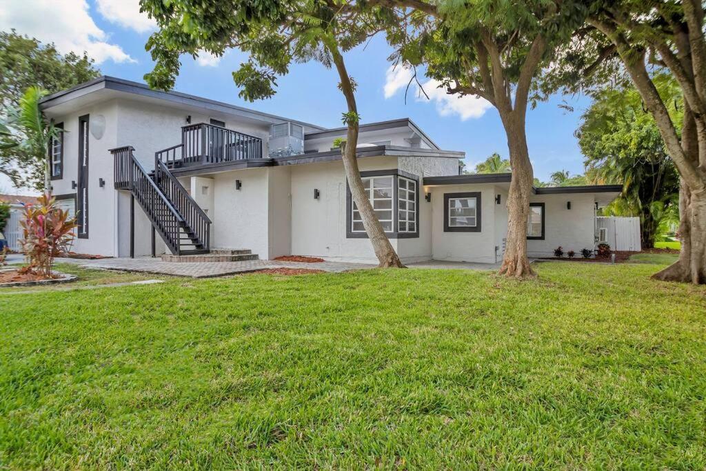 Stunning 2 Story Villa With Pool Fort Lauderdale Extérieur photo