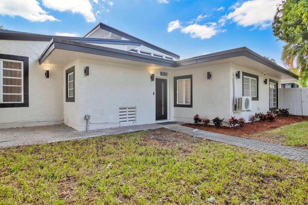 Stunning 2 Story Villa With Pool Fort Lauderdale Extérieur photo